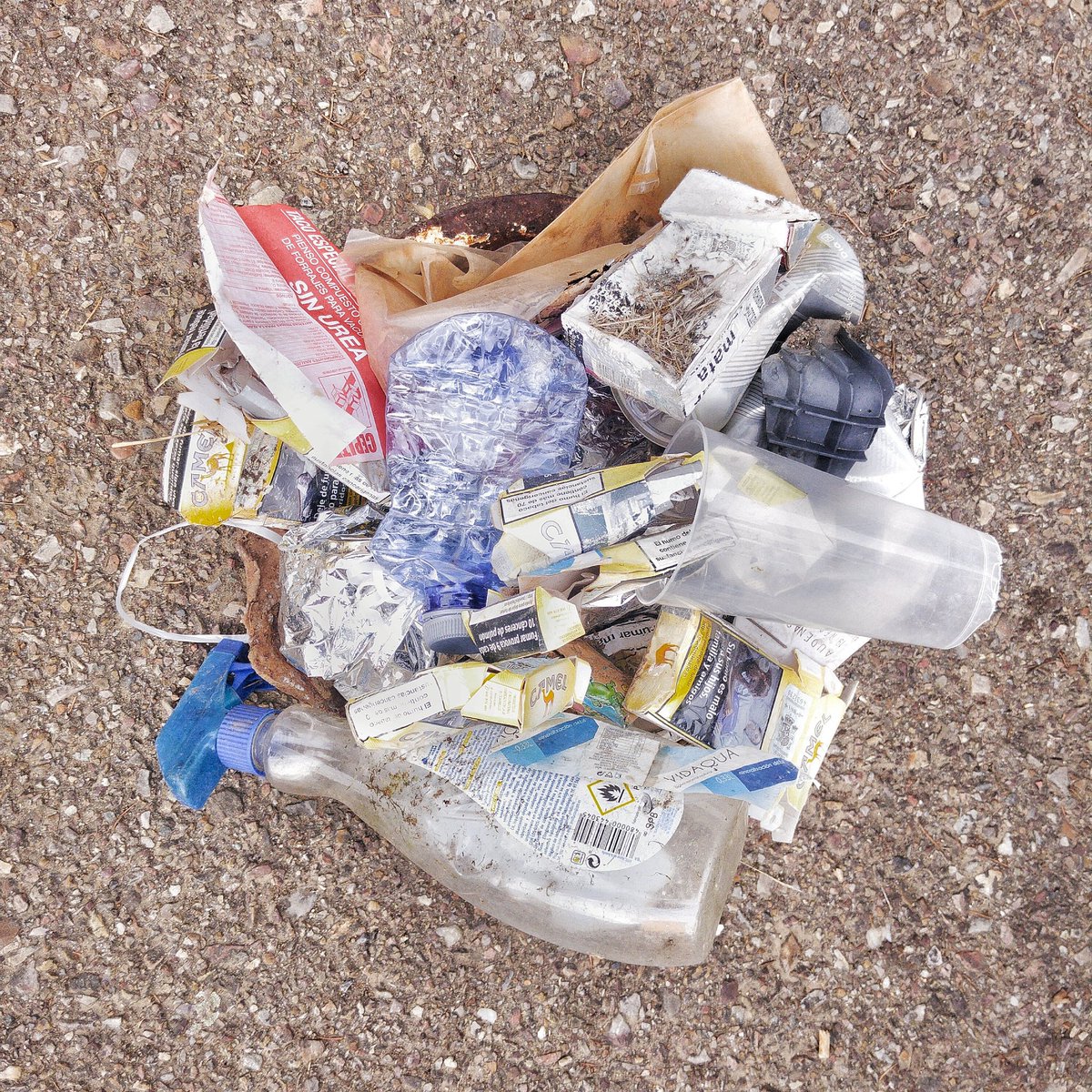 Andar y limpiar !
Une trentaine de déchets ramassés de cette petite marche dans les chemins de Tenebron pour rendre l'agréable utile, et encore plus agréable ! #greenwalking