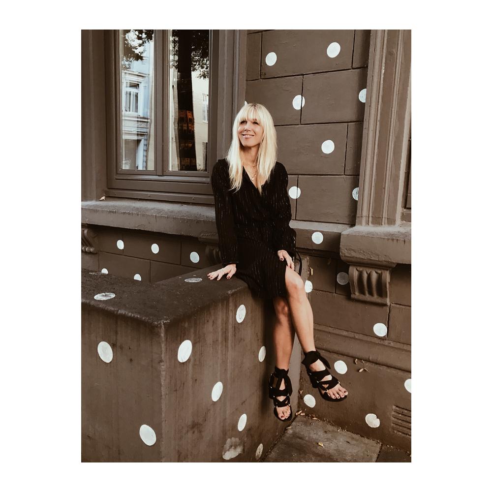 BallutaShoes's tweet photo. When the backgrounds are the perfect frame to your look 🖤 @stryle_tz in her Bougainvillea sandals from the l-a-n-d collection. Shop at https://t.co/vpnJrllMME #BallutaBabes #WorldOfBalluta #BallutaShoes #SustainableLuxury https://t.co/dkY6gvpDMi