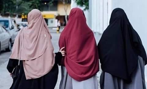 Haroun56179800's tweet photo. أختي .. إن ثباتكِ على الحجاب والحشمة في زمن رياح التغريب .. ثبات للأمّة فلا تحتقري نفسك فكلنا بحاجة لصمودك ..⁦❣️⁩ https://t.co/8NHSPaOf38