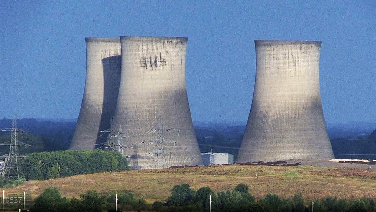 BlueMarblePics's tweet photo. We were up at 4 am yesterday to watch the demolition of these cooling towers at Didcot. Here's a little film we put together https://t.co/YdvSfMXcPv #didcotpowerstation #didcotdemolition #Didcot #DidcotCoolingTowers #Wittenhamclumps https://t.co/ZI55uRHI6b