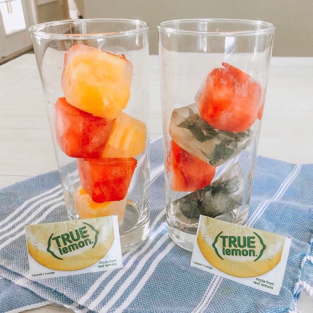 truelemon's tweet photo. Keep cool and hydrated for the rest of the summer with these fruit ice cubes by @petiteandpreppy! She made hers with chopped up strawberries, basil, oranges and packets of True Lemon. They can also be used in large pitchers of water for entertaining! #truetip π https://t.co/JtwCJ3VhPc