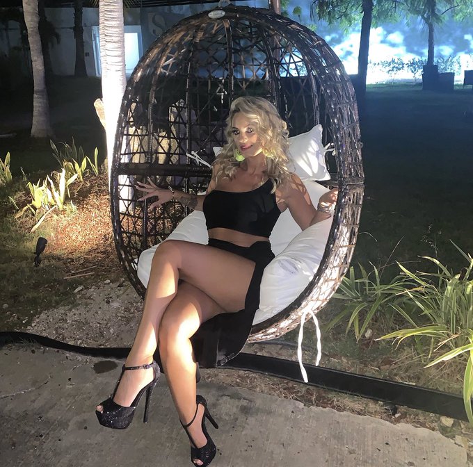 If I ever let my head down it will be just to admire my shoes 👠👠 https://t.co/vP1QidPnp1<a href="/tag/salsamood"class="tags"><span>#salsamood</span></a>