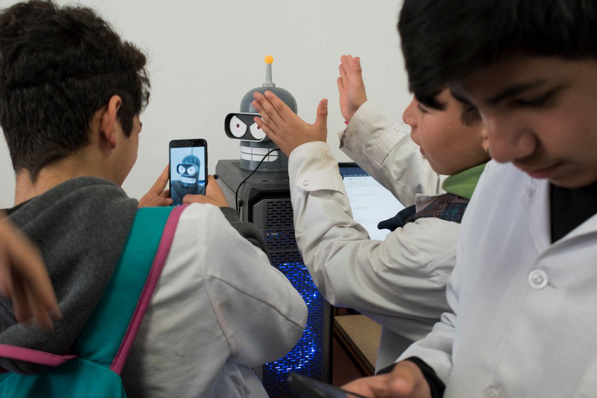 hacklabpdu's tweet photo. En el marco del Proyecto Paysandú Innova, el equipo del #HackLabPaysandú recibió a 6to año de la Esc. 105. Los niños contaron con el asesoramiento técnico para su Proyecto el "Purificador de aire" y tuvieron una jornada de juegos y diversión conociendo los Proyectos del HackLab https://t.co/sDjtUyvny4