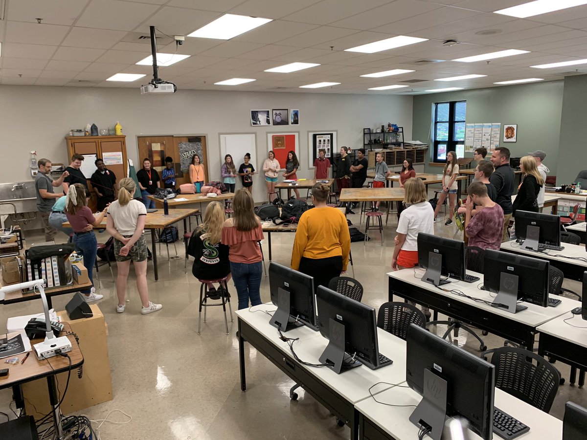DrGTeague's tweet photo. Love this! @CHSIBMYP labs creating a web of friends! @CoachBurnie #BulldogNationIBWorld https://t.co/Nuom2558cz