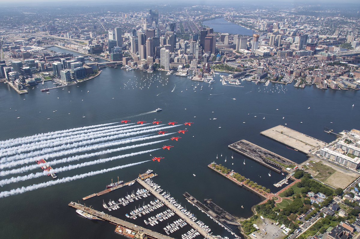 rafredarrows's tweet photo. Great view of #Boston from @RAFRed10’s jet - image by Sgt Ashley Keates. #RedArrowsTour https://t.co/clmvutySUK