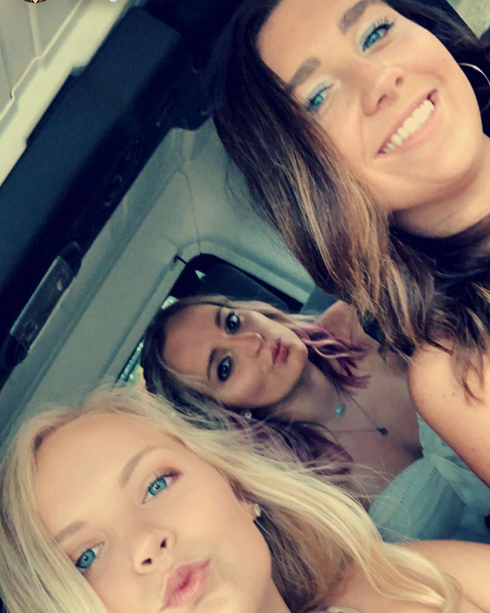 ChristyMonari's tweet photo. Happy birthday to one of my besties hope you have a great day! Love you so much💗 https://t.co/ruwqPLKhnB