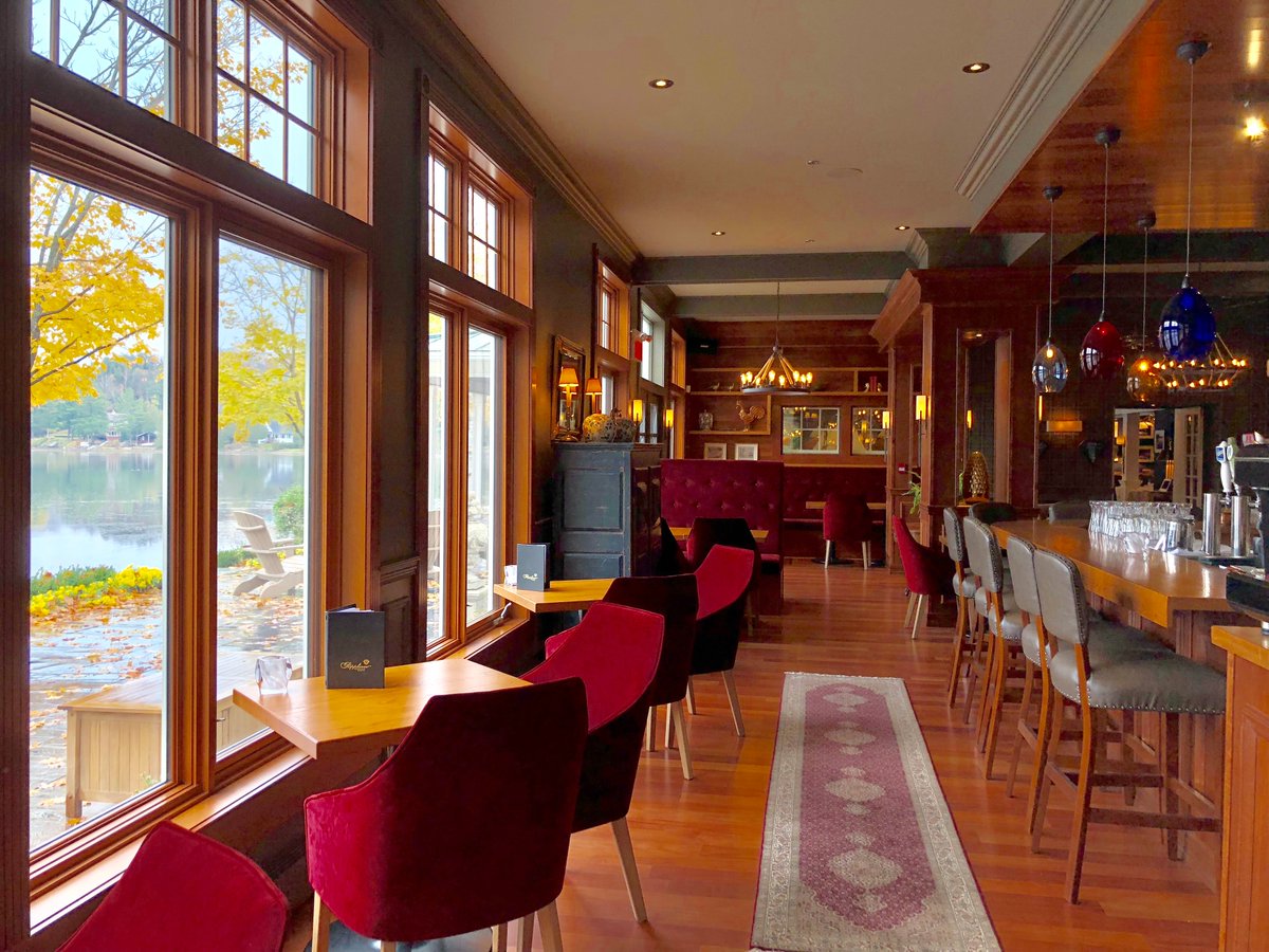 Besoin d’un bon café ou d’un délicieux cocktail ? Nous avons les deux ! Venez siroter votre boisson de prédilection au bar du Ripplecove. 🍸 ☕️ 
//
Whatever your need, coffee or cocktail, we have both! Come and sip your beverage of choice at the Ripplecove bar. 🍸 ☕️