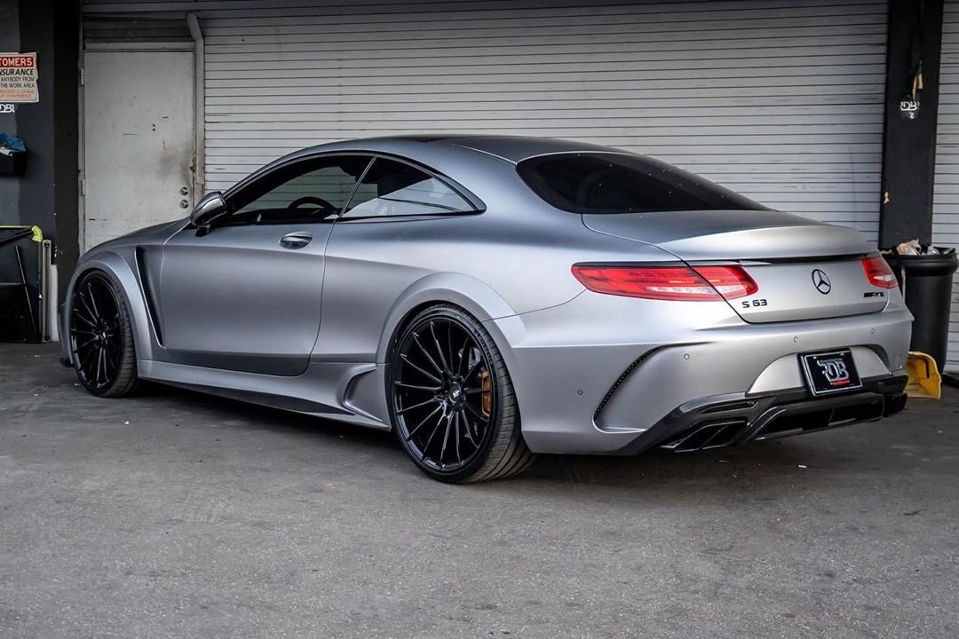 Mansory gave the S63 AMG Coupé kit just the right amount of Mansory, if tha...