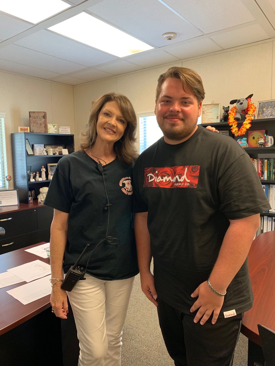 ChapVistaHigh's tweet photo. THIS!!! You are looking at the team to beat when the 2019 Horseshoe Tournament gets underway!! Stay tuned!!
#blessedprincipal https://t.co/zClPMilRcr