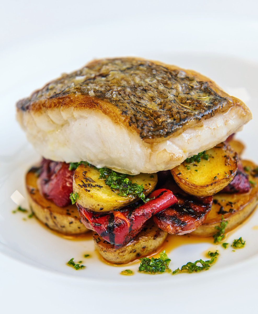 The hake dish <a href="/MarinaOLoughlin/">Marina O'Loughlin</a> says is ‘better than many a fish dish I’ve eaten in upscale professional restaurants.’ 😍🙌🏾🐟
 
Juicy hake with crispy skin, succulent roast red peppers, spicy chorizo + golden Cornish dirties ✨ See you soon!

#eaterlondon #londonrestaurants