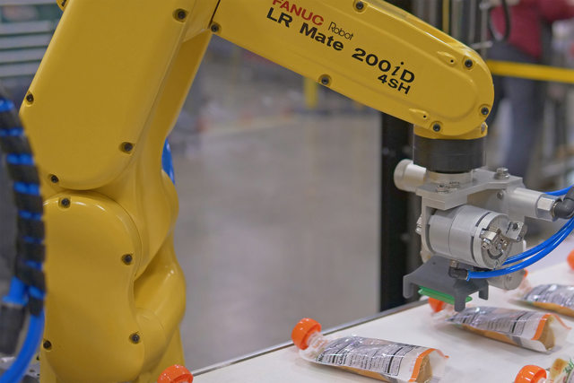DelkorSystems's tweet photo. Lightweight and efficient. @FANUCAmerica's Lr Mate is one of our favorite robots for case packing small products! #packaging #casepack #fanuc #fanucrobotics #robot #automation #robotics #tech #technology #delkor #delkorpackaging https://t.co/ECkeu7wxyU