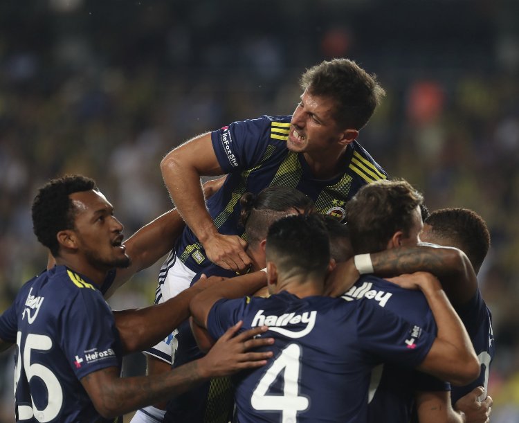 Fener10line's tweet photo. MEKAN SAHİBİ GERİ GELDİ, BEBELERİ PİSTTEN ALALIM! 💪🏼 https://t.co/vnZ0IwikWj