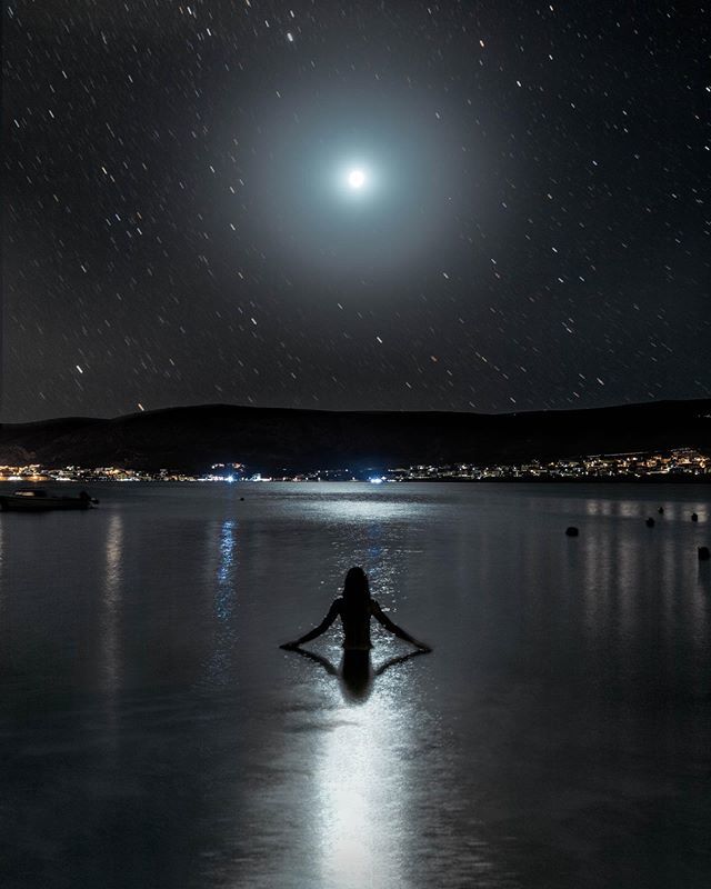partsofthesun's tweet photo. Often times in my life I’ve heard how I should edit my photos more natural, that photography is a medium for capturing reality. I agree only with the second part of the sentence. This is mine. 🌚💫#worldphotographyday #selfportrait https://t.co/Gxj6iaD5Q9 https://t.co/DVZh37JCy0