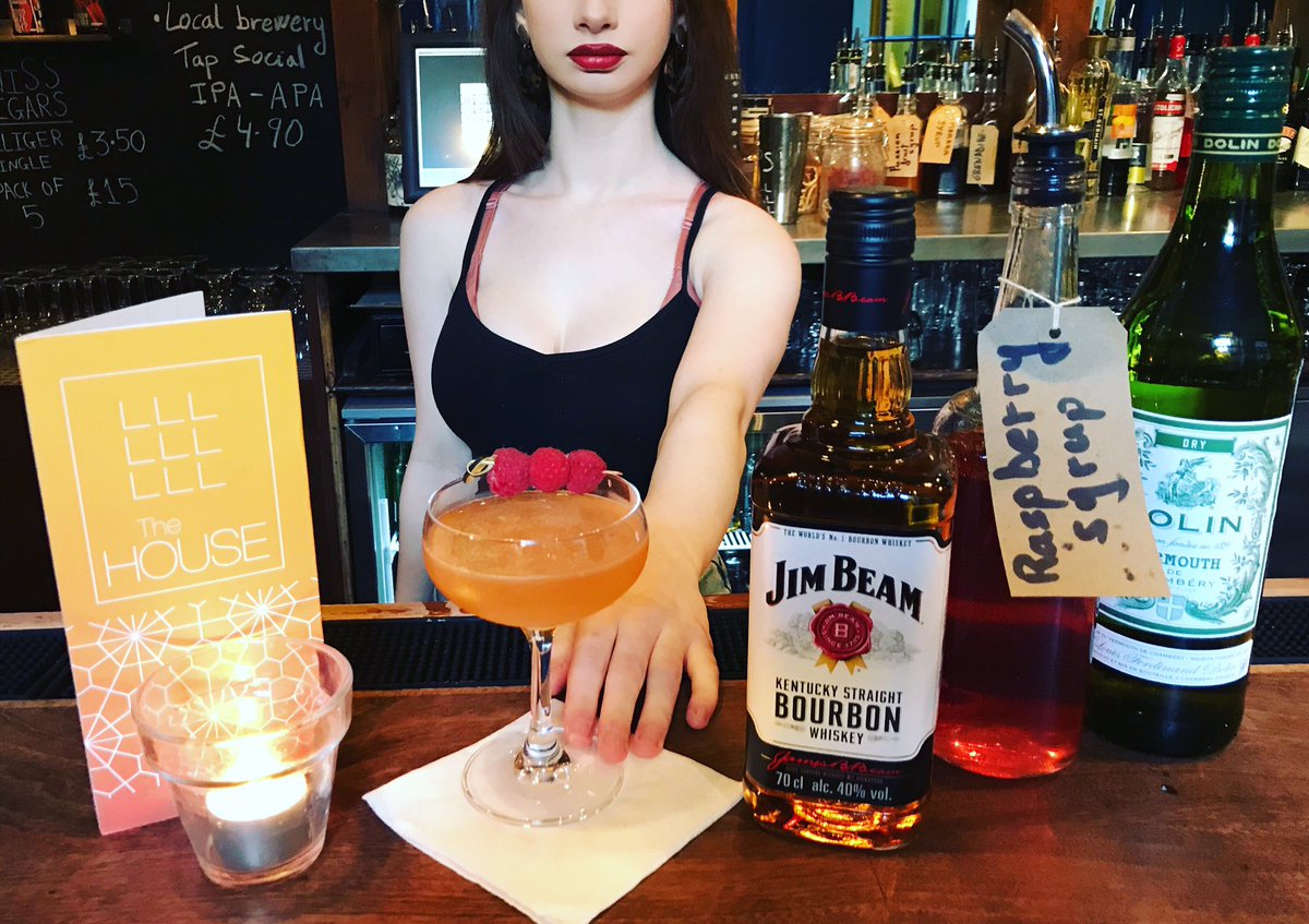 This week we have this new concoction as Special: Berry Law! We use Jim Beam bourbon, Dolin Dry vermouth, raspberry syrup and lemon juice •
#cocktails #cocktailporn #mixology #oxfordbars #visitoxford #specialdrink #happyhour  #bartenderlife #oxfordstudent #ox1 #bourbon #dolindry