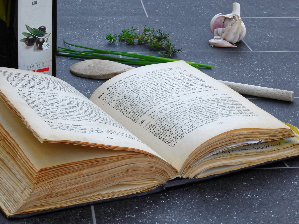 siamopizza's tweet photo. Italians claim to have taught the rest of Europe how to cook! The first Italian cookbook was written in 1474 by Bartolomeo Sicci.
#SiamoPizza #ArtisanFood #ItalianFood #MiamiRestaurant #MiamiFood https://t.co/rKQhtug51Q
