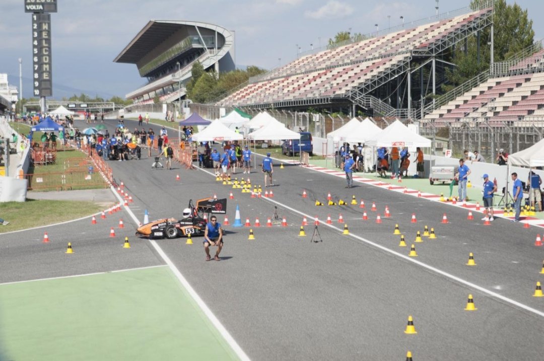 UNEXmotorsport's tweet image. Mañana comienza la 10ª edición de la #FormulaStudentSpain (@FS_Spain) y desde aquí, deseamos mucha suerte a todos los equipos participantes.¡Nos vemos en el Circuit!

#fsae #engineering #racecar #render #chassis #formulastudent #fss2019 #racing #university #success  #bestoftheday