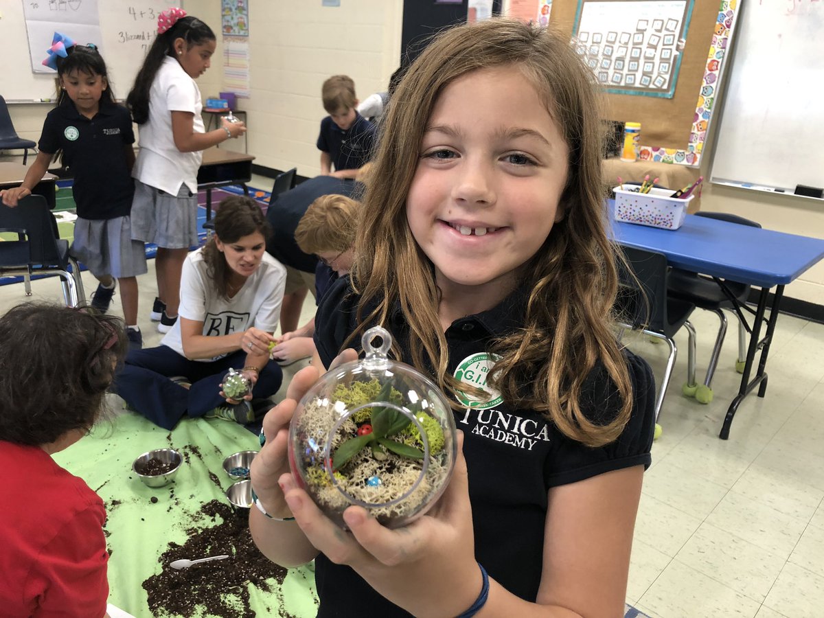 JaniceBarton4's tweet photo. Learning about and making terrariums in 2nd grade science today. So much fun!#tarocks #scienceisfun https://t.co/hRXeyf74v6