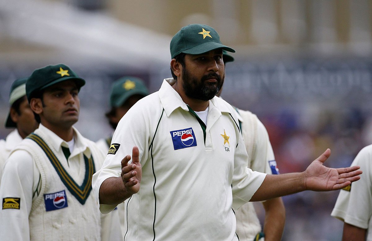 khelshel's tweet photo. #OnThisDay in 2006,
@Inzamam08 took his team off the field and refused to play ball in 4th Test against England at The Oval following ball-tampering allegations by the umpire Darrell Hair.

#PAKvENG #Cricket #Pakistan #England #Karachi #Lahore #InzamamUlHaq #TheOval #DarrellHair https://t.co/4yL5V5wB8u