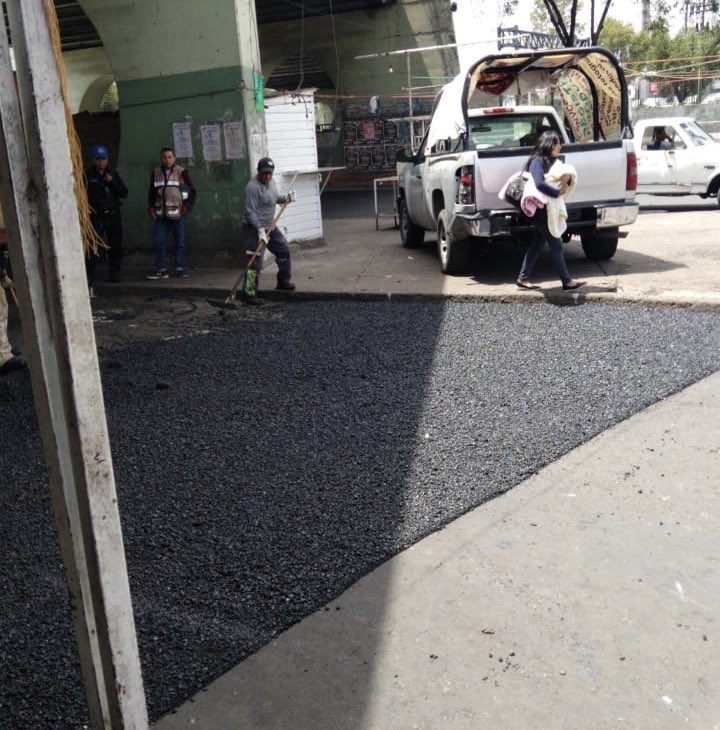 SeGobCDMX's tweet photo. A mediodía dieron inicio los trabajos de reparación de la carpeta asfáltica en la vialidad de Periférico Oriente, en el tramo conocido como #Calle7 @GobCDMX https://t.co/wFlkx5zDRw