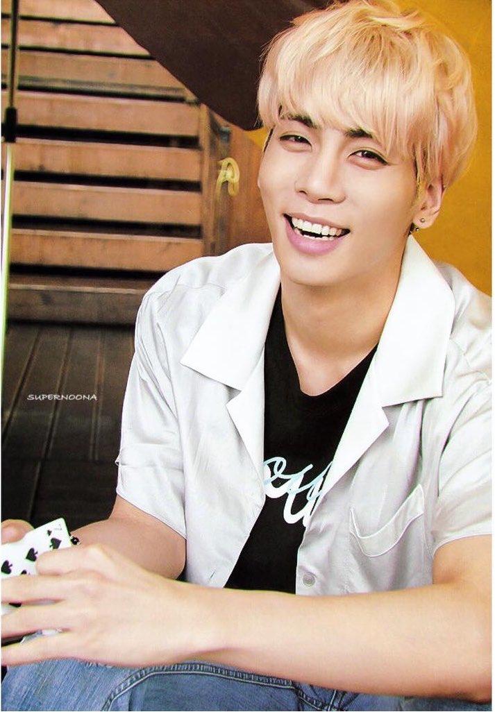 jjonglovemail's tweet photo. #jjongtime 💒 https://t.co/Y6QoBHG48o
