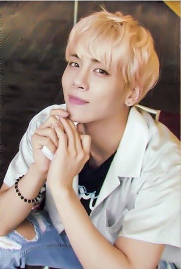 jjonglovemail's tweet photo. #jjongtime 💒 https://t.co/Y6QoBHG48o