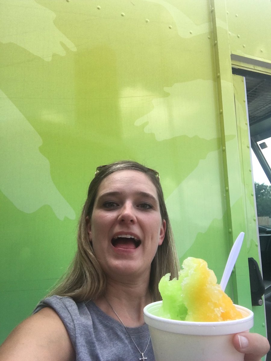 MrsFenske's tweet photo. My snowcone matches the snowcone truck!! Thank you @bearcreekchurch for the yummy treats @CFISDWalker https://t.co/PniMiI1ODL