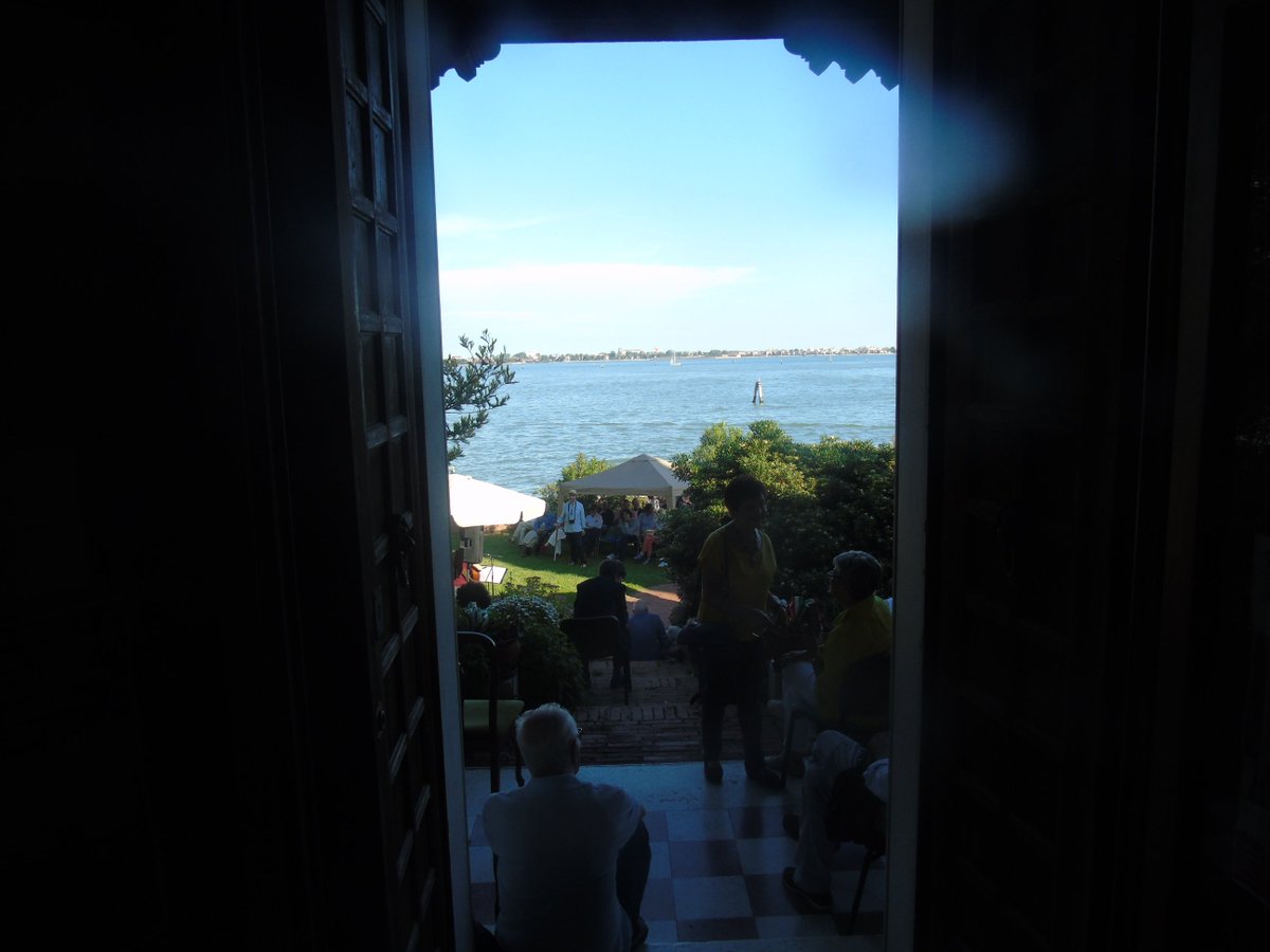 IveserVenezia's tweet photo. #pertugi #orizzonti #laguna https://t.co/wdZFOKNwWL