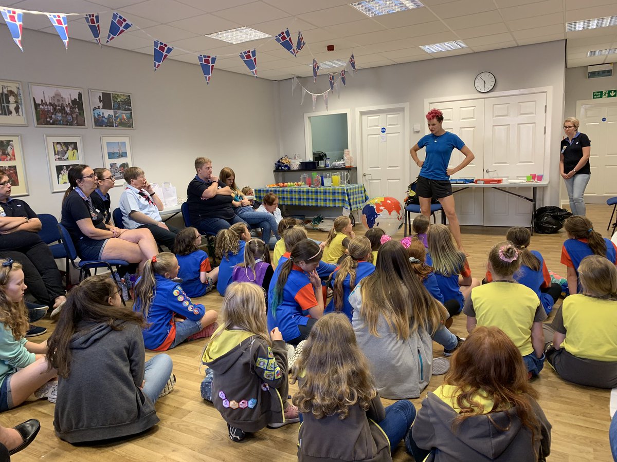 GirlguidingShef's tweet photo. Some more great photos of @AnnaMcNuff telling stories of her global adventures tonight. Thank you so much, Anna! #BarefootBritain https://t.co/8sEeito6CF