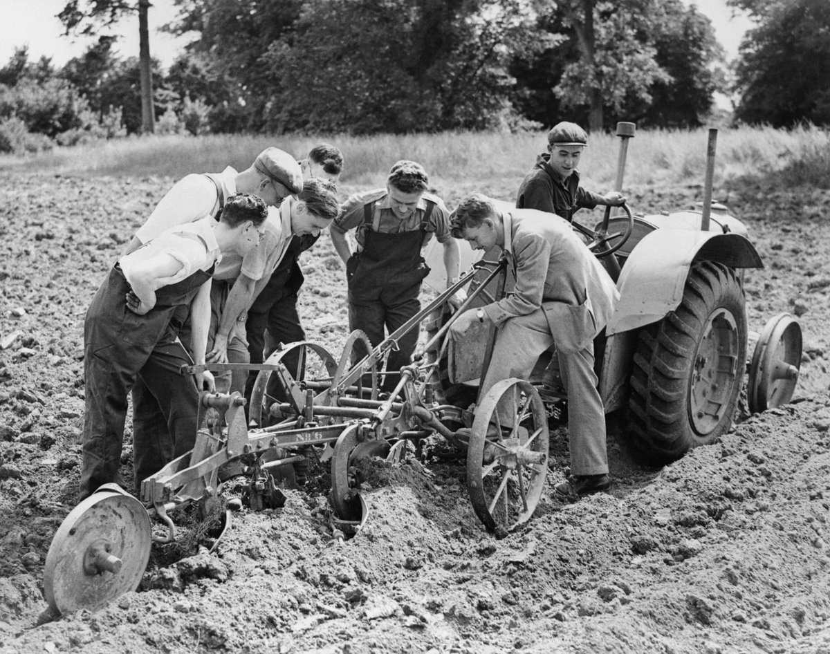 NobelPrize's tweet photo. On World Humanitarian Day, we remember nutritionist John Boyd Orr who co-founded United Nations Food and Agriculture organisation (FAO) and played a key role in the government-appointed national committee on nutrition. He was awarded the 1949 Peace Prize.

#WorldHumanitarianDay https://t.co/nAJ927LCXK