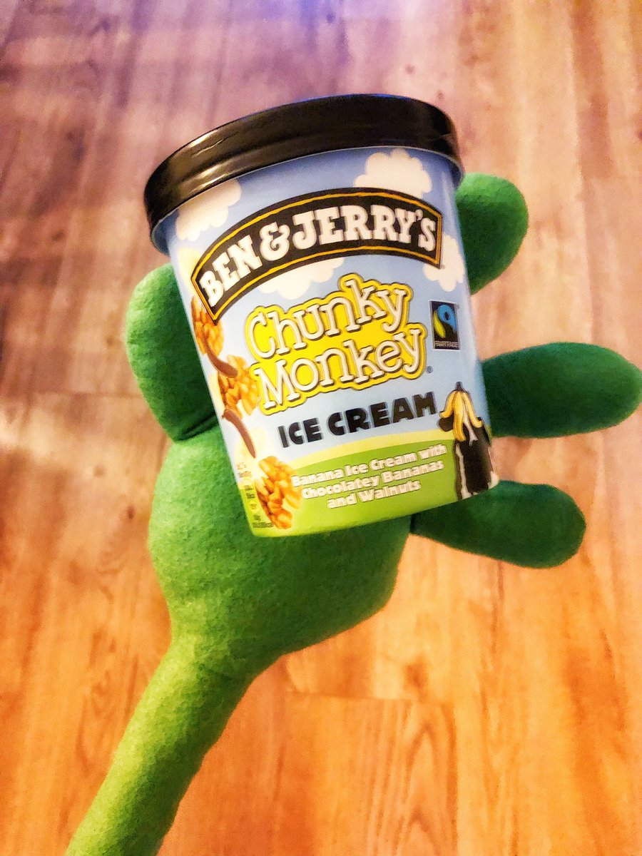 Hmmmm, lekker genoten van jullie chunky monkey ice cream 😋 Maar waar gooien we dit weg <a href="/BenJerrysNL/">Ben & Jerry's NL</a>? Mag dit bij het oud papier? #recycling #welkeafvalbak