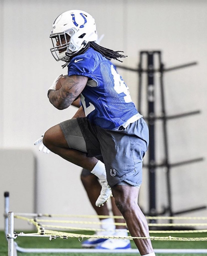 Marquis Young (Fairport) signs with the Colts.👊

colts.com/news/colts-sig…