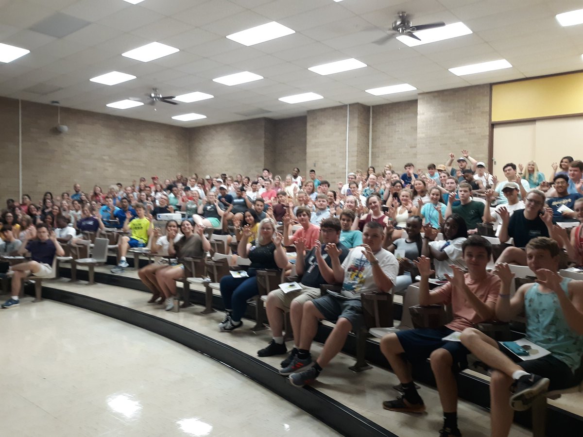 ucastem's tweet photo. STEM@Arkansas is ready to Be Curious and Ask Questions this year! #UCAWelcomeWeek @ResCollegesUCA #BeCuriousUCA https://t.co/zgXPMHuNhI