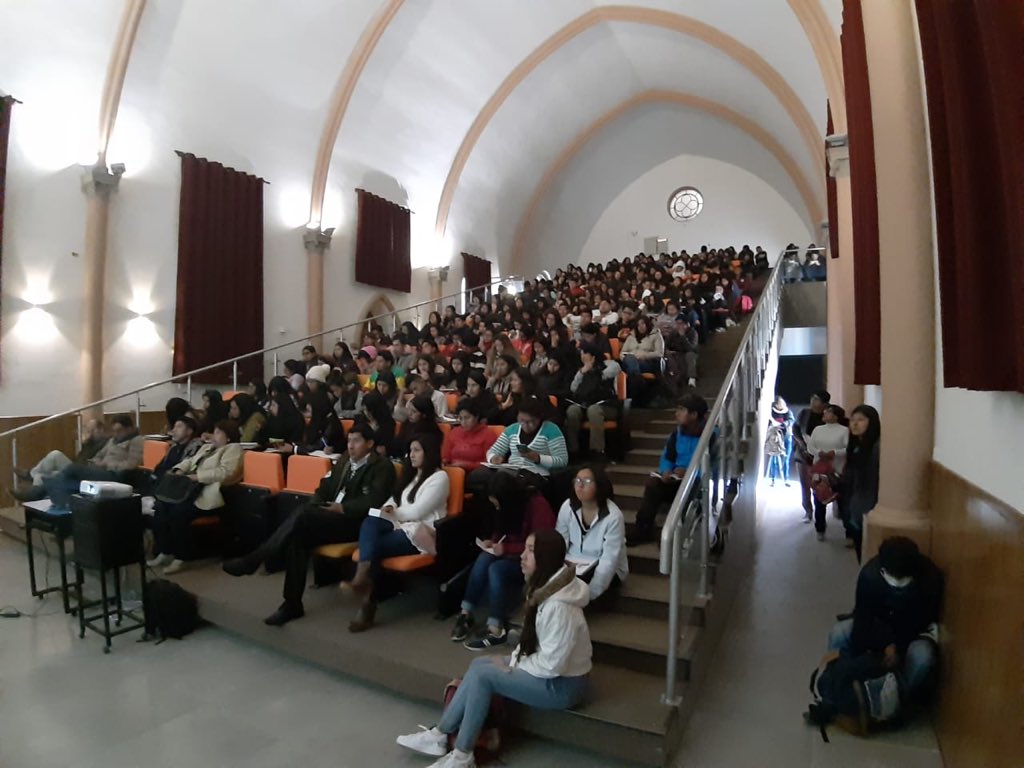 madretierrabol's tweet photo. #Ahora #LaPaz | Sanidad Animal del #SENASAG desarrollan taller de socialización del Programa Nacional de Sanidad Avicola, bioseguridad y vigilancia epidemiológica, a estudiantes de la carrera de Veterinaria y Zootecnia de la #UMSA. https://t.co/IxtTq1NzCX