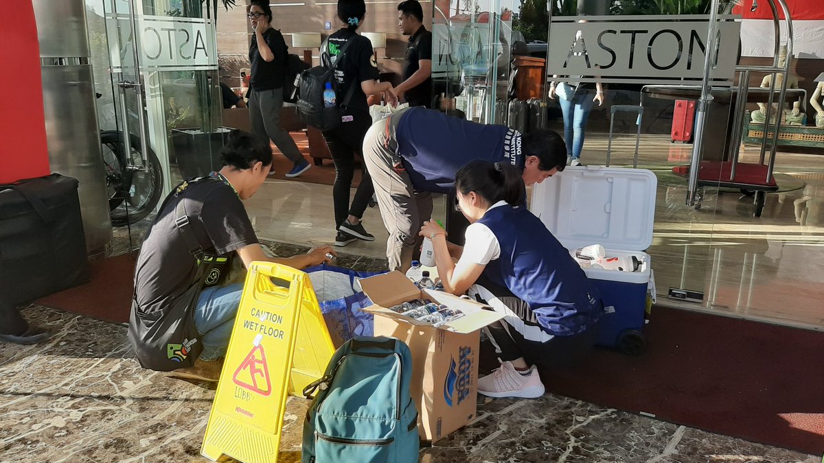 TourdeINA's tweet image. Good morning! Another busy day at Bank BRI Tour d'Indonesia 2019 as team prepare for stage 2 from Madiun to Batu.
#TdI2019 #racetheelements #tourdindonesia #mahkotapromotion #bankbri