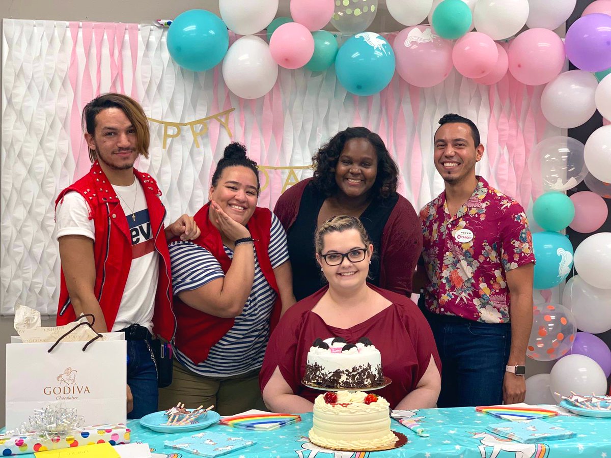 LouisVal_Visual's tweet photo. #HappyBirthday to our Amazing Style ETL @TGT_Laura ☺️🥳🙌 We wish you all the best and appreciate everything that you do! 🎉 From your WONDERFUL Style Team 💁‍♂️✨ #TargetBirthday #BirthdayGirl #Birthday #WorkSomeWhereYouLove #Target #TargetStyle #VML #VMLLife #VMLStyle https://t.co/KCZKAj9vjz