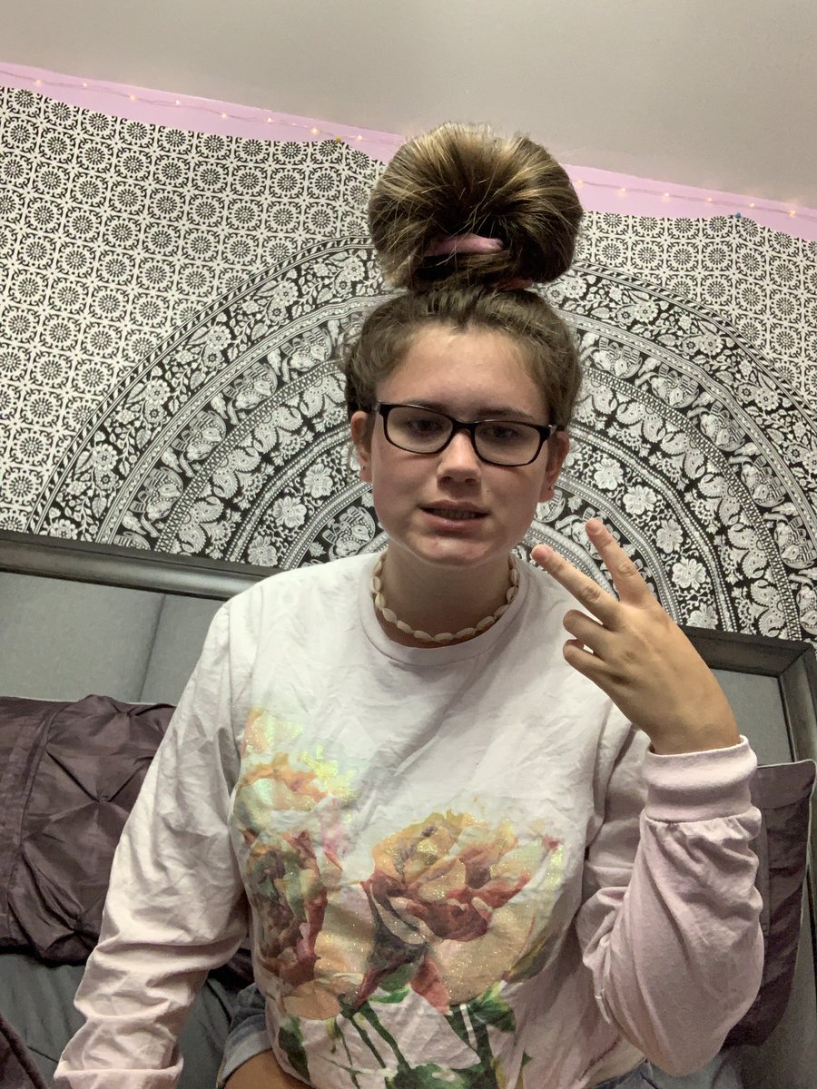 brelovestay13's tweet photo. mood before and after i realize lover come out in FOUR days #LoverInFourDays @taylornation13 https://t.co/V6DBb6Jttp