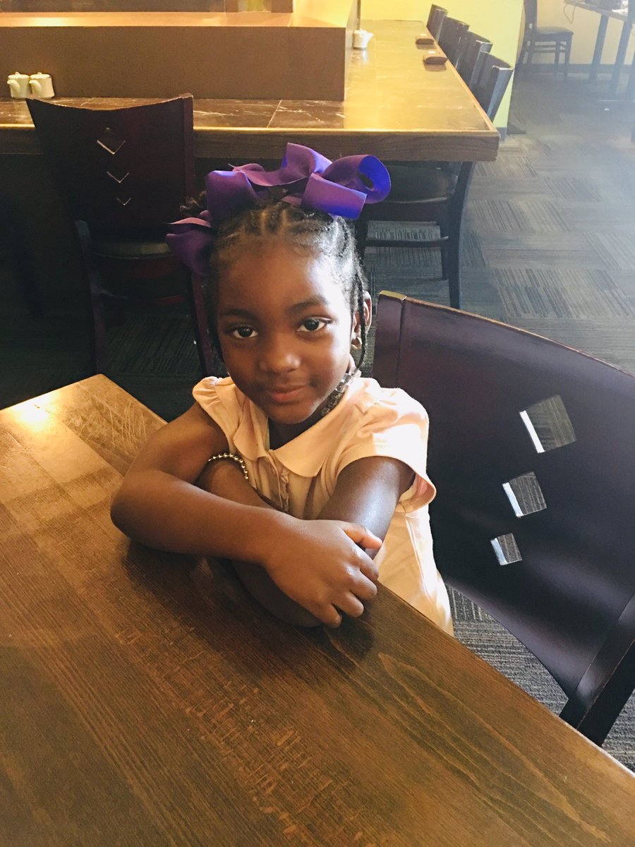 thickthick11's tweet photo. All the kids were lit today 💕🖤🥰#afterSchoolSushi #1stdayofschool https://t.co/QaPLS3C4EW