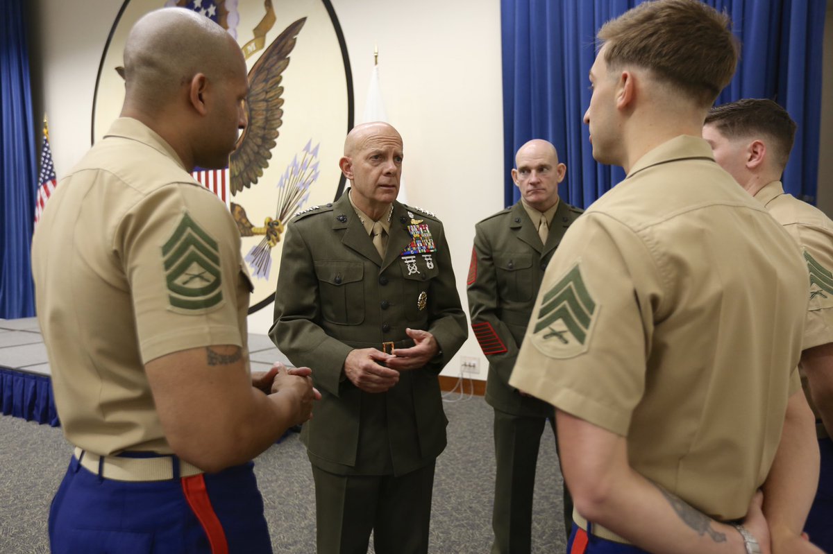 バーガー米海兵隊総司令官 @CMC_MarineCorps は米国大使館を訪れ