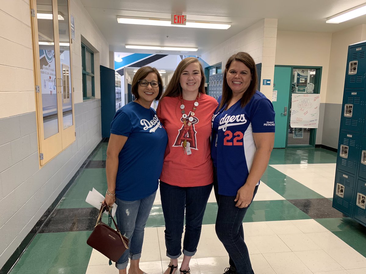 Shark week is here! Today was Sportswear Day...I say we make a pretty good team despite my sunshines being Dodger fans 😉 #shsbeashark #shsallin