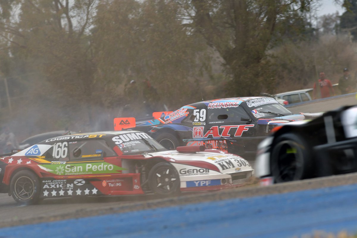 AARacingTeam's tweet photo. 👉 No cerramos el domingo como esperábamos, un exceso nos privó de ganar en el #TCPM junto a @juanchimaceira . Algo parecido sucedió en la #FMetro cuando @gerogonnet09 luchaba por el podio. H. López por su parte concretó su debut en la especialidad.
📸 G. Alt. / B. Bosco. https://t.co/m6gevCDzK9