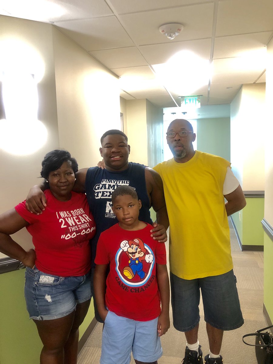 promislan2's tweet photo. Finally home from UNT. @CSRE_  is on to the next level. He’s already a ⭐️, now it’s truly time to shine! #TeamCaleb #EducatedRapper #BrothersLove🙏🏽♥️💪🏾 https://t.co/rZu1YZQx3T