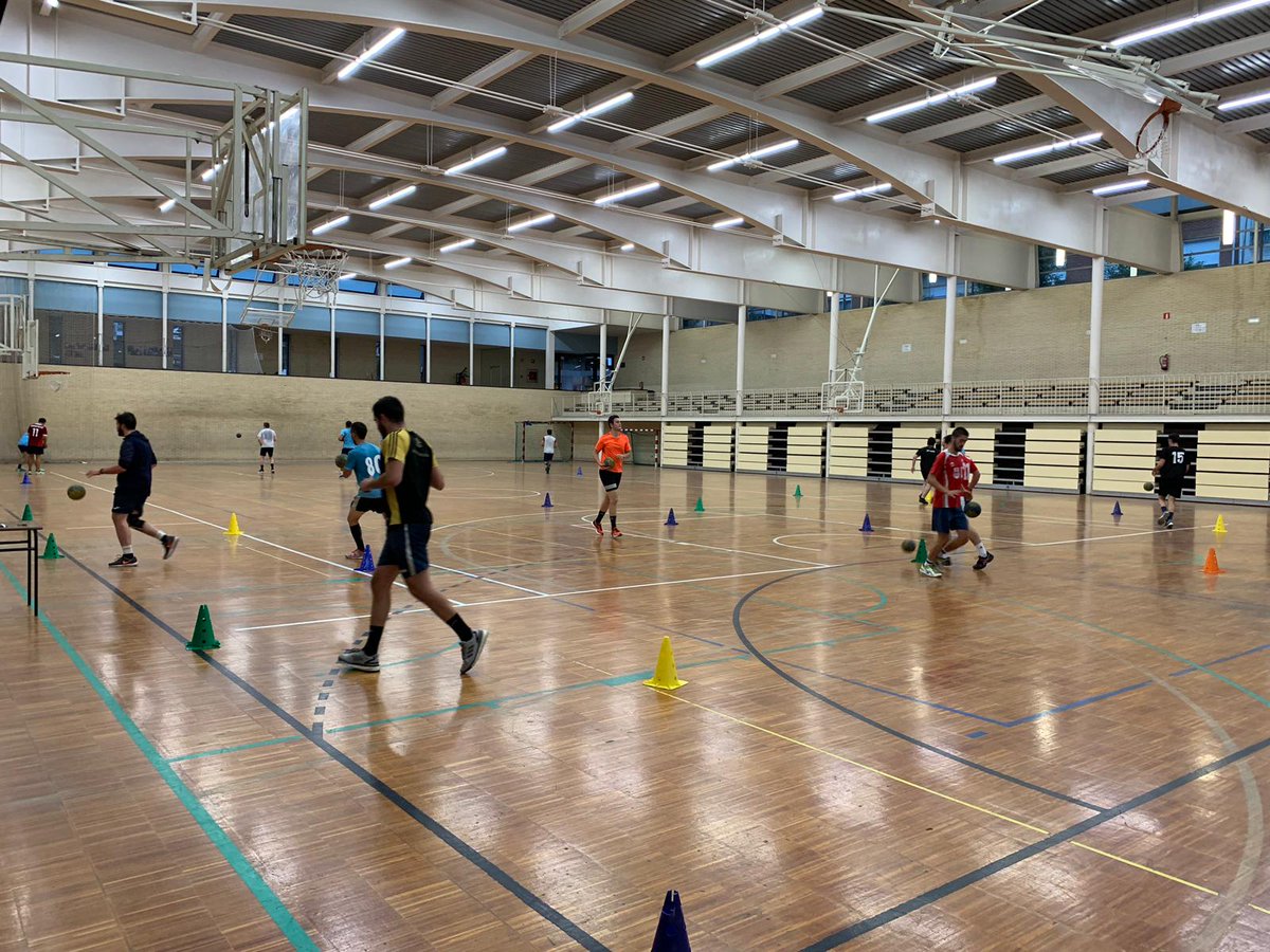 BalonmanoLoyola's tweet photo. ¡Hoy ha dado comienzo la pretemporada de nuestro equipo senior! #Loyola1920 #AupaLoyola https://t.co/go4GURAYIx