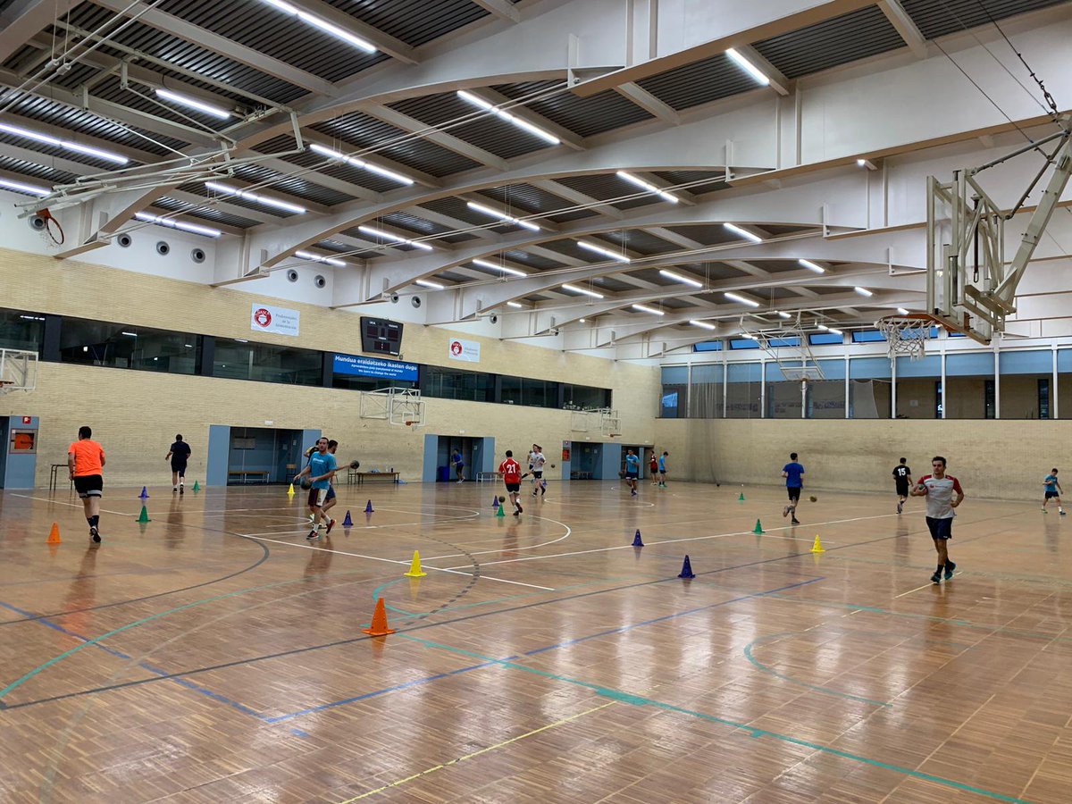 BalonmanoLoyola's tweet photo. ¡Hoy ha dado comienzo la pretemporada de nuestro equipo senior! #Loyola1920 #AupaLoyola https://t.co/go4GURAYIx