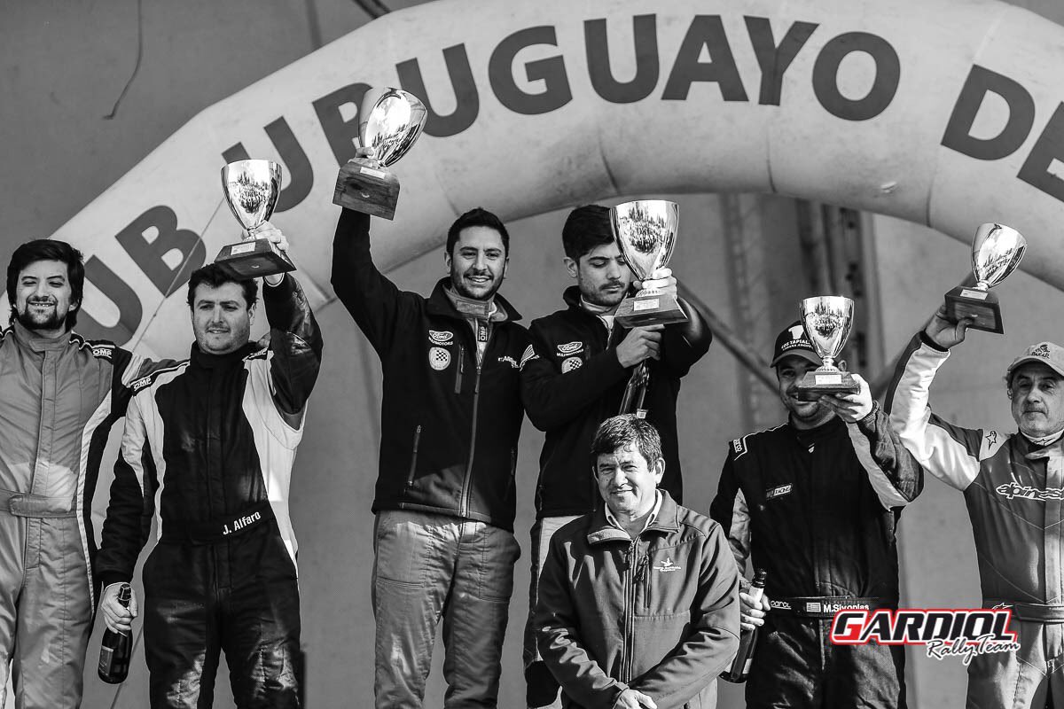 Ford_uy's tweet photo. Multimotors felicita a sus pilotos Ignacio Gardiol y Jorge Alfaro por el 1er y 2do puesto obtenidos respectivamente, en 5ª. Sede del Campeonato Nacional de Rally categoría RC5N a bordo de Ford Fiesta Kinetic !!!! Un nuevo triunfo del equipo Ford - Multimotors. #FordUruguay https://t.co/PqGgl4VNqL