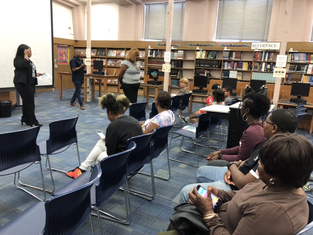 jseanbrown's tweet photo. @UnionBank wants to thank @CrenshawHigh for allowing us to bring in health @WattsHealthCare and wealth @REALTIST_NAREB  YRDLA chapter and school supplies to the incoming students over the weekend. It was truly a pleasure. We appreciate the partnership and the continued support. https://t.co/5OxG8xghrC