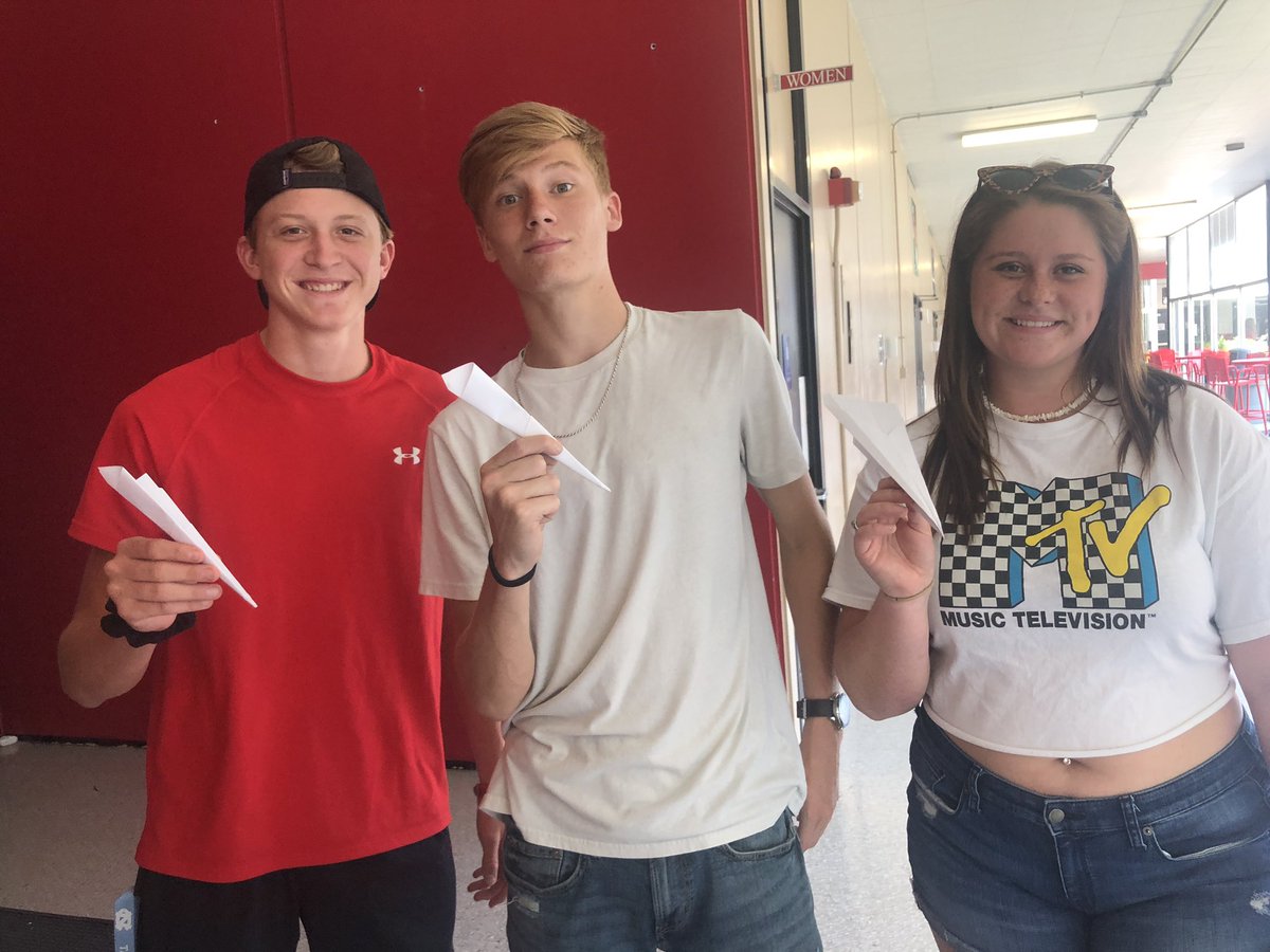 SidesSquad20's tweet photo. Paper airplane contest today with @srhsseminar2020 and Mr. Youngblood’s seminars! AND @Austin_peacock1 &amp; @harriso11721877  took 1st and 2nd place! #SidesSquad https://t.co/fX5lqtwZMz