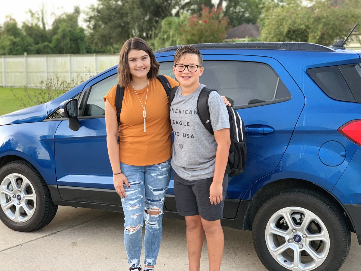 yvonnemintz's tweet photo. Off they went to junior year and 7th grade. And all I did was hug them goodbye. #BacktoAISD #Factstoschool19 https://t.co/7gvccuwulF