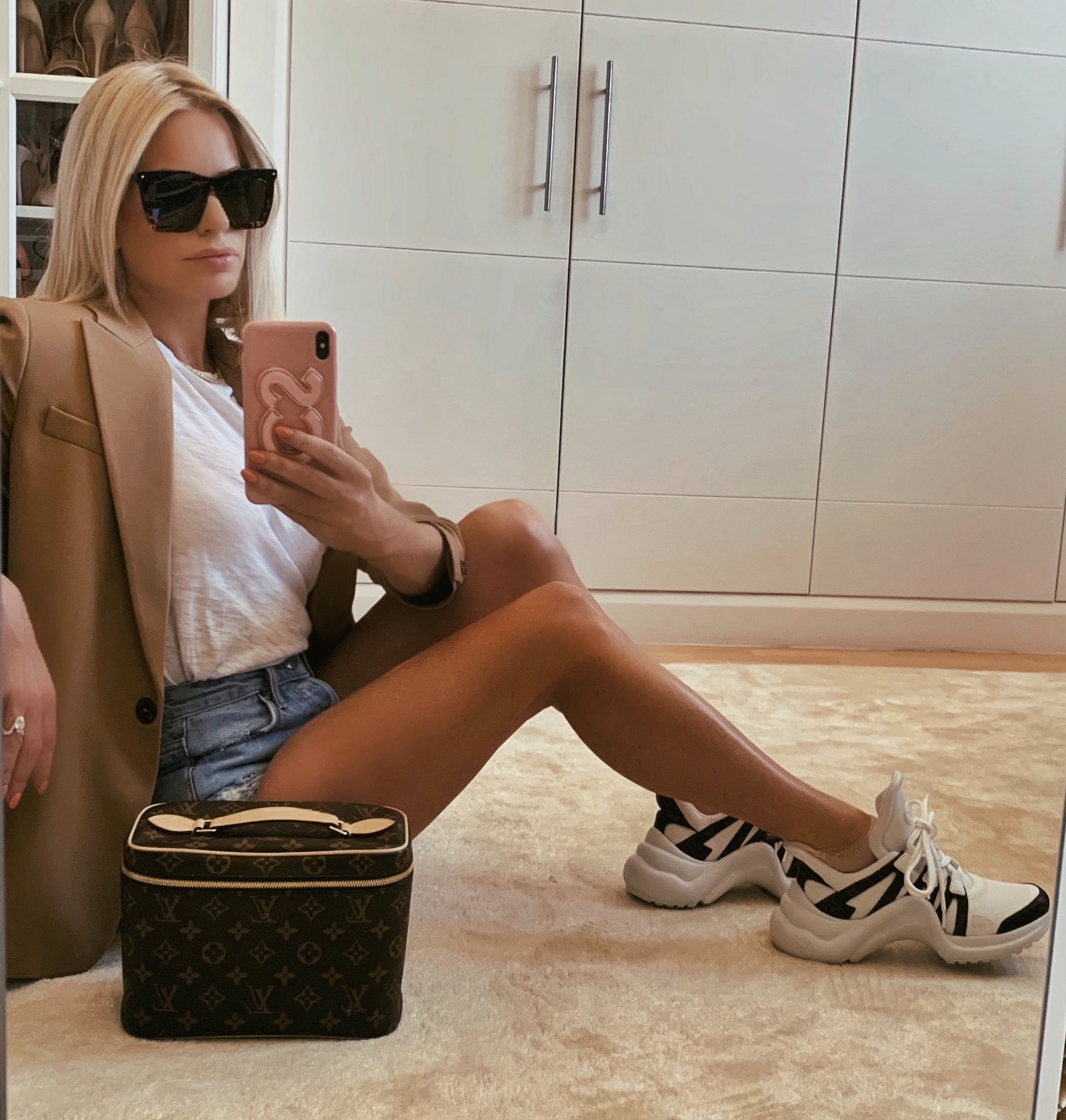 Caroline Stanbury on X: Bad vibes don't go with my outfit ✌🏼 #ootd  #simplicityiskey  / X