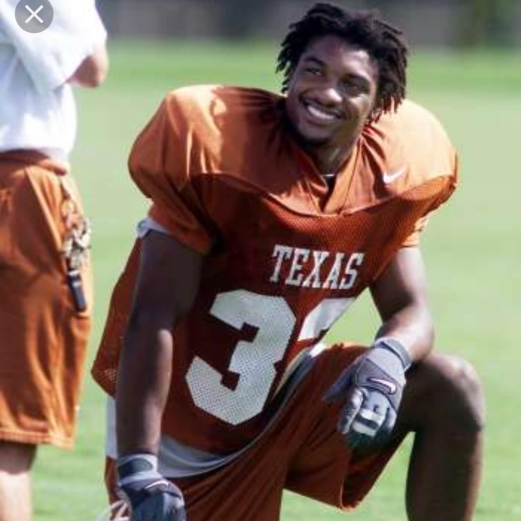 MsMoushaumi's tweet photo. I miss you friend. Today I am no closer to being ok. I am truly grateful I had the honor and privilege to call you my friend. I'm missing you CB and know you cannot be replaced. Love those who love you and show them always. #CedricBenson #HookEmInHeaven #Retire32 ๐ค๐พ๐๐พโค https://t.co/OqNTigmrN1