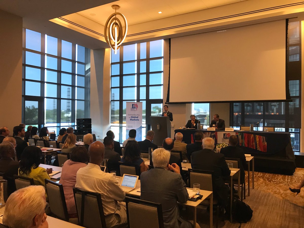 TheAESCorp's tweet photo. AES SVP and CCO @LE0NARD0M0REN0 joined the @USCommercialSvc at #CSTradeAmericas to share more about the economic and energy consumption trends in Latin America. #Export2CA https://t.co/OF7vvZrmkU